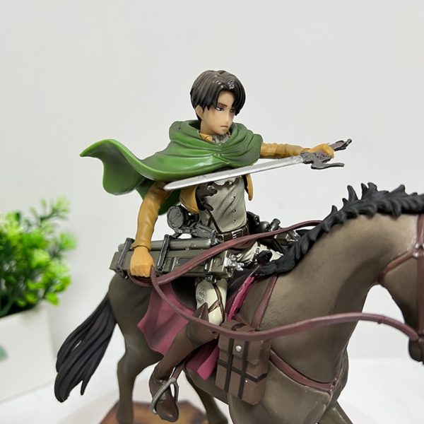 Figurine Livaï à cheval - District SNK