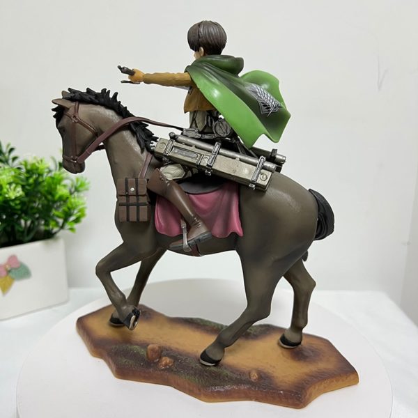 Figurine Livaï à cheval - District SNK